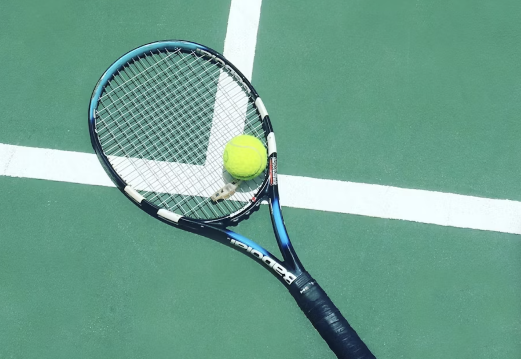 Restringing service tennis racket